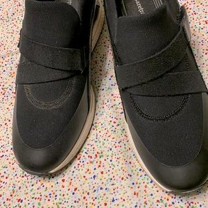 Bare traps size 9 black